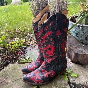 Corral Black and Red Pointed Cowboy Boots